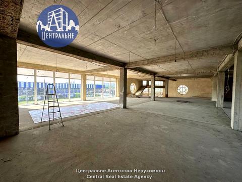 комерційна за адресою Хотинська вул., 39в