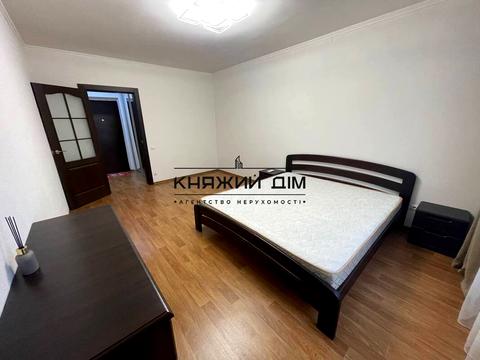 квартира за адресою Софії Русової вул., 7-А