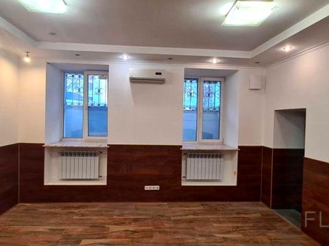 комерційна за адресою Оболонська вул., 9