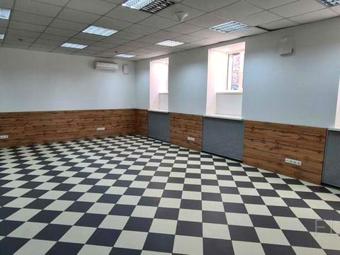 комерційна за адресою Оболонська вул., 9