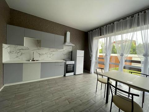 будинок за адресою с. Вишеньки, Єдності вул., 8