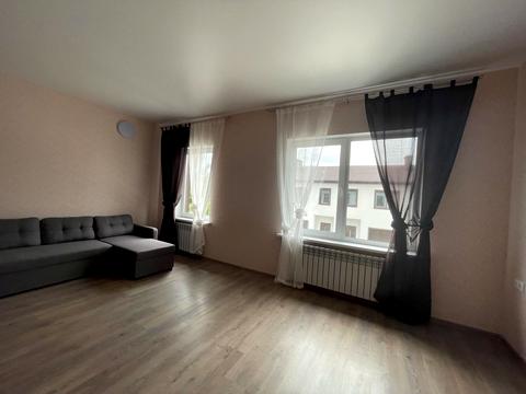 будинок за адресою с. Вишеньки, Єдності вул., 8