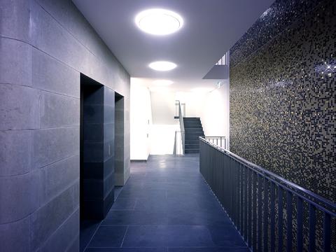 комерційна за адресою Ярославів Вал вул., 8