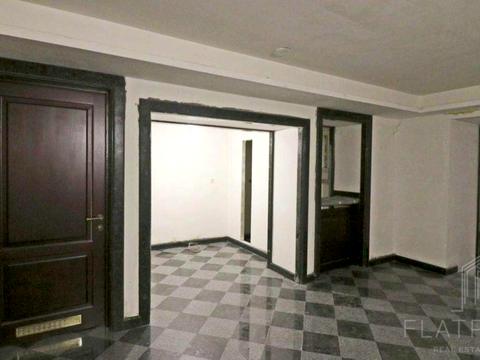 комерційна за адресою Лютеранська вул., 4