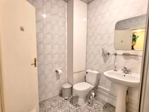 комерційна за адресою Шевченка вул., 18