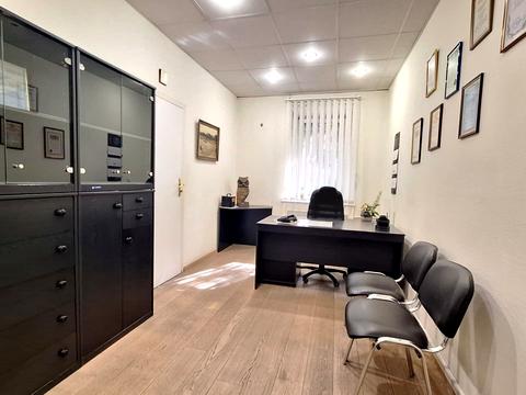 комерційна за адресою Шевченка вул., 18