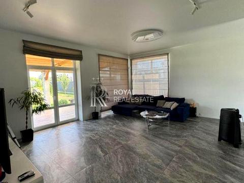 дом по адресу Широкая ул.