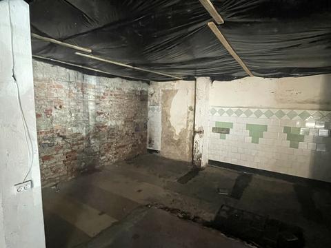 комерційна за адресою Севастопольська вул., 38