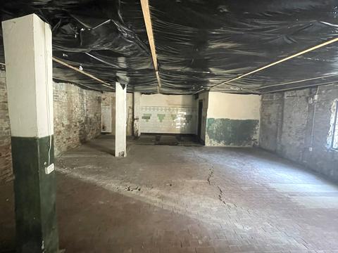 комерційна за адресою Севастопольська вул., 38