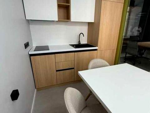 комерційна за адресою Володимирська вул., 81-Б