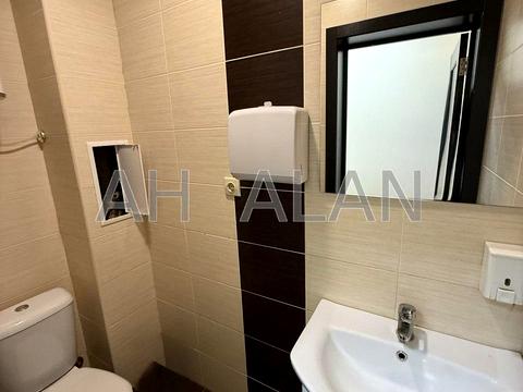 комерційна за адресою Хрещатик вул. (Kreschatic), 8