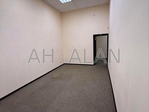 комерційна за адресою Хрещатик вул. (Kreschatic), 8