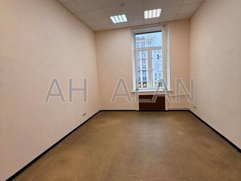 комерційна за адресою Хрещатик вул. (Kreschatic), 8