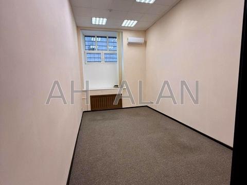 комерційна за адресою Хрещатик вул. (Kreschatic), 8