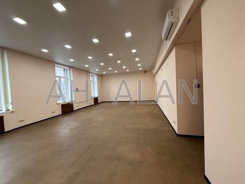 комерційна за адресою Хрещатик вул. (Kreschatic), 8