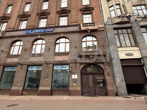 комерційна за адресою Хрещатик вул. (Kreschatic), 8