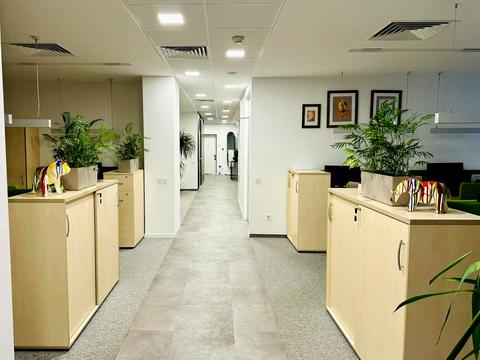 комерційна за адресою Саксаганського вул., 14