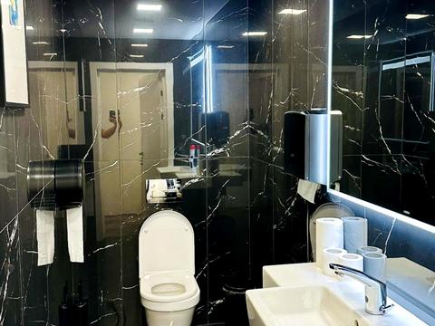 комерційна за адресою Саксаганського вул., 14