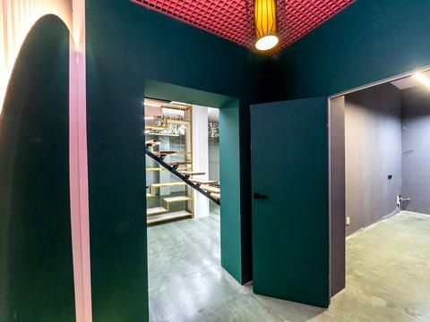 коммерческая по адресу Героїв Крут ул., 8