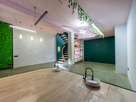 коммерческая по адресу Героїв Крут ул., 8