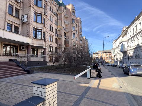 комерційна за адресою Кудрявська вул., 13-19