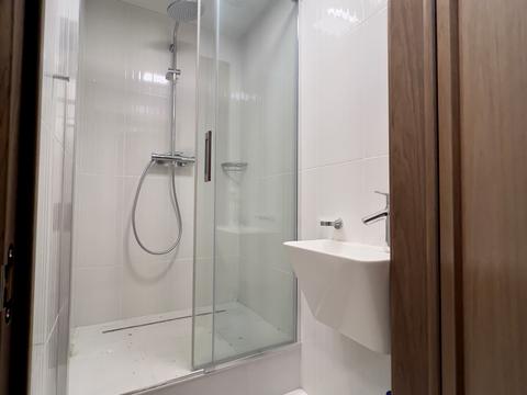 комерційна за адресою Кудрявська вул., 13-19