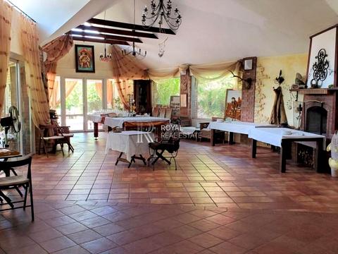 будинок за адресою Будівельників вул., 8