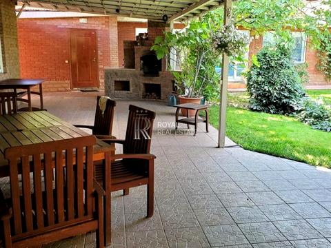 будинок за адресою Будівельників вул., 8