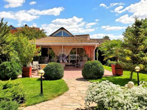 будинок за адресою Будівельників вул., 8