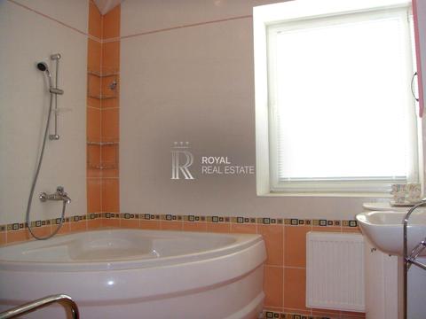 будинок за адресою Будівельників вул., 8