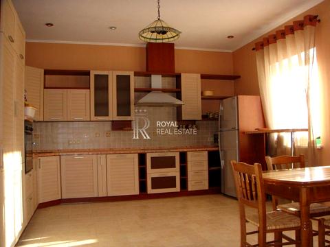 будинок за адресою Будівельників вул., 8