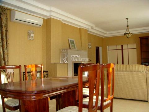 будинок за адресою Будівельників вул., 8