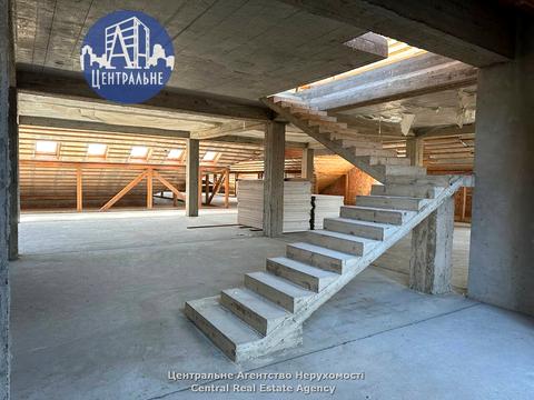 комерційна за адресою Хотинська вул., 39в