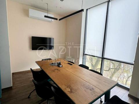 комерційна за адресою Марка Безручка вул., 24