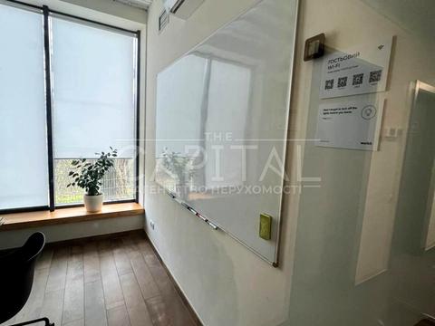 комерційна за адресою Марка Безручка вул., 24