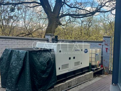 комерційна за адресою Марка Безручка вул., 24