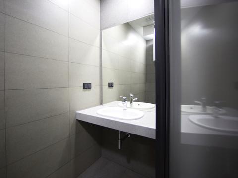 коммерческая по адресу Кловский спуск, 7a