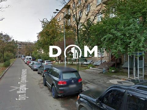комерційна за адресою Марії Приймаченко бульв. (Академіка Ліхачова), 1/27