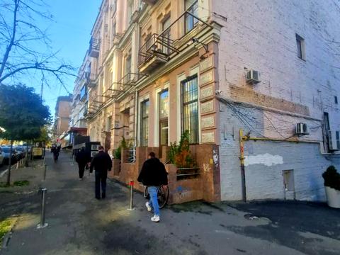 комерційна за адресою Саксаганського вул., 89