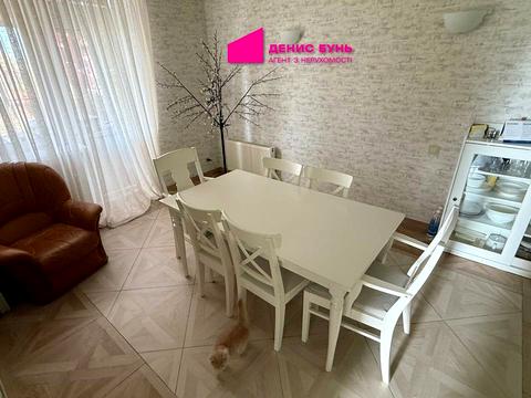 дом по адресу вул. Українська, 12