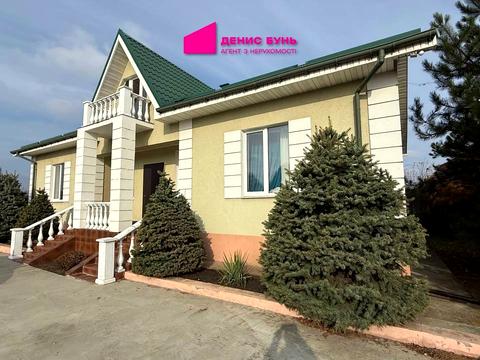 дом по адресу вул. Українська, 12