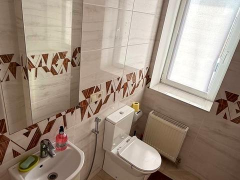 дом по адресу вул. Українська, 12