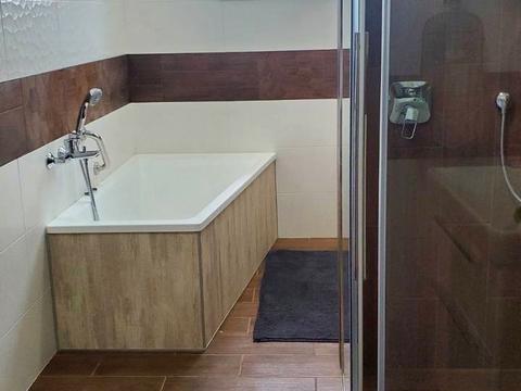 дом по адресу вул. Українська, 12