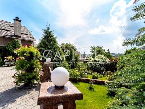 дом по адресу Миколи Миклухи-Маклая ул. (Дежнєва)