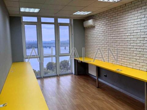 комерційна за адресою Володимира Івасюка просп. (Героїв Сталінграду), 2-Д