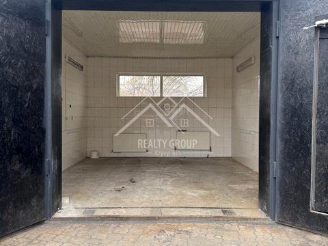 комерційна за адресою Українська вул., 148