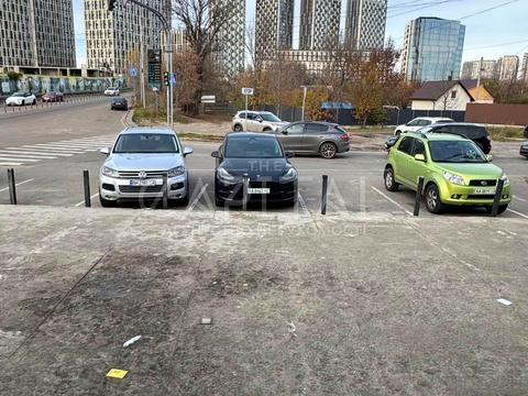 комерційна за адресою Центральна вул., 12