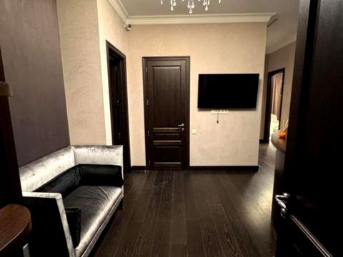 комерційна за адресою Симона Петлюри вул. (Комінтерну), 18