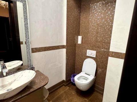 комерційна за адресою Симона Петлюри вул. (Комінтерну), 18