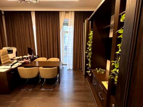 комерційна за адресою Симона Петлюри вул. (Комінтерну), 18